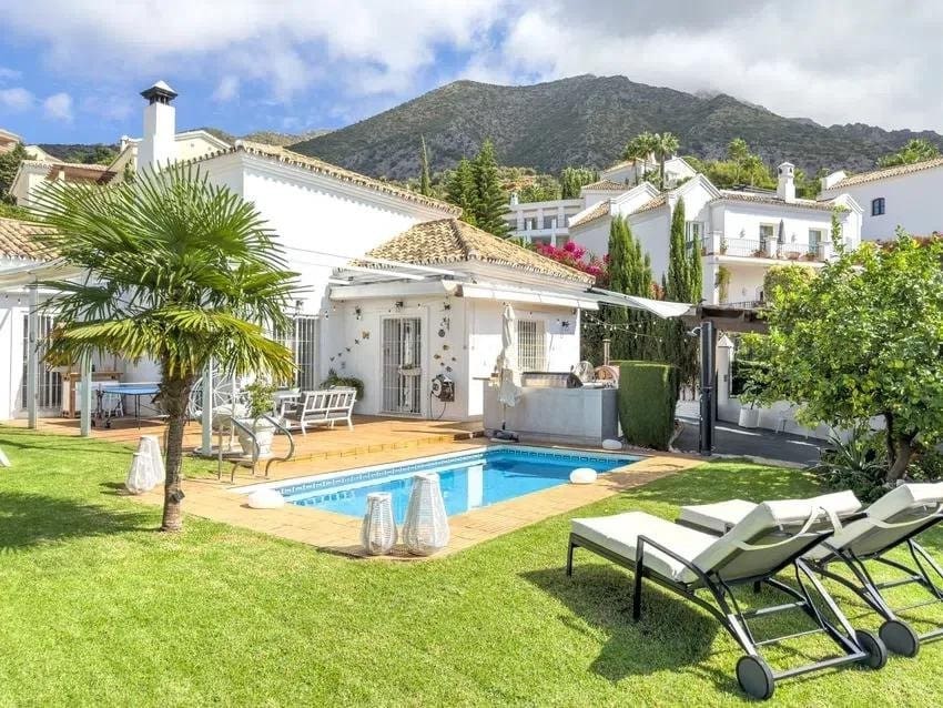 4 bedroom Villa for sale in Istan with pool garage - € 999,000 (Ref: 9695239)