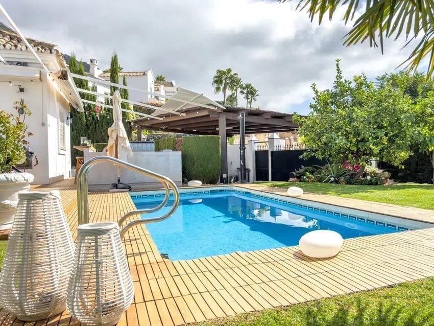 4 bedroom Villa for sale in Istan with pool garage - € 999,000 (Ref: 9695239)