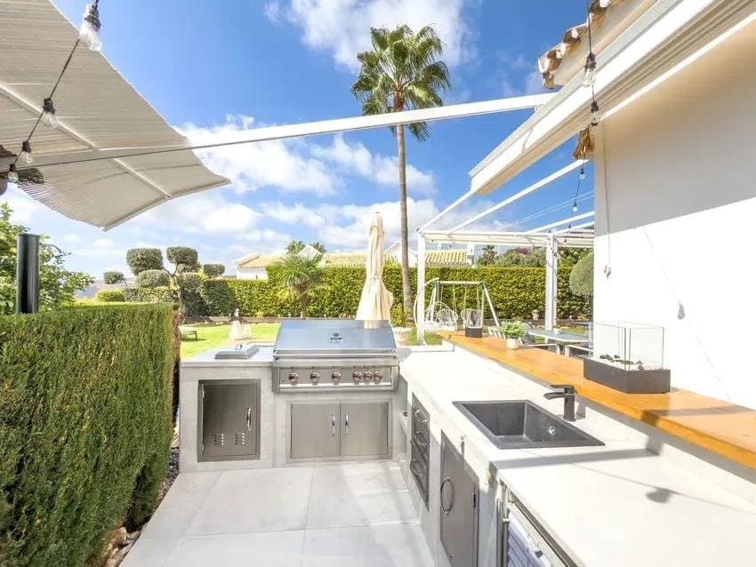 4 bedroom Villa for sale in Istan with pool garage - € 999,000 (Ref: 9695239)