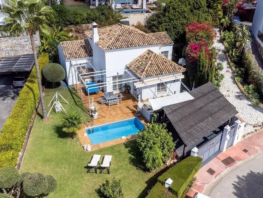 4 bedroom Villa for sale in Istan with pool garage - € 999,000 (Ref: 9695239)