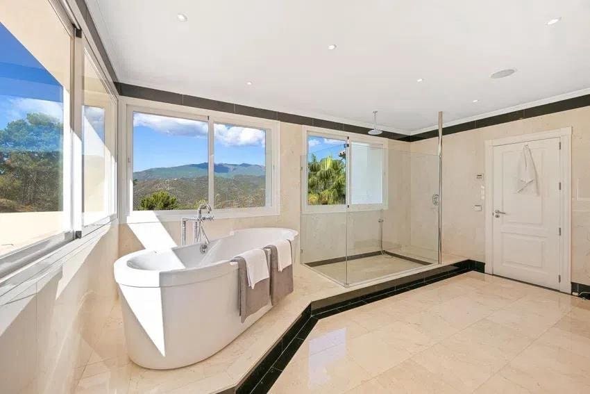 5 bedroom Villa for sale in Istan with pool garage - € 2,795,000 (Ref: 9695241)