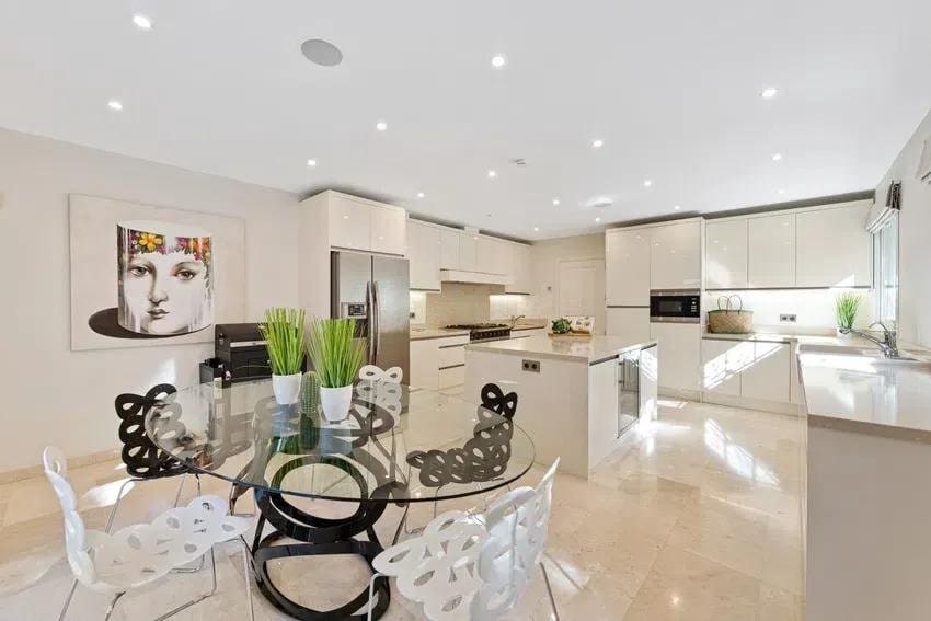 5 bedroom Villa for sale in Istan with pool garage - € 2,795,000 (Ref: 9695241)