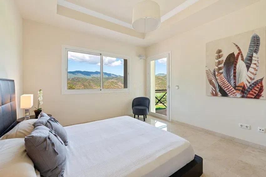 5 bedroom Villa for sale in Istan with pool garage - € 2,795,000 (Ref: 9695241)