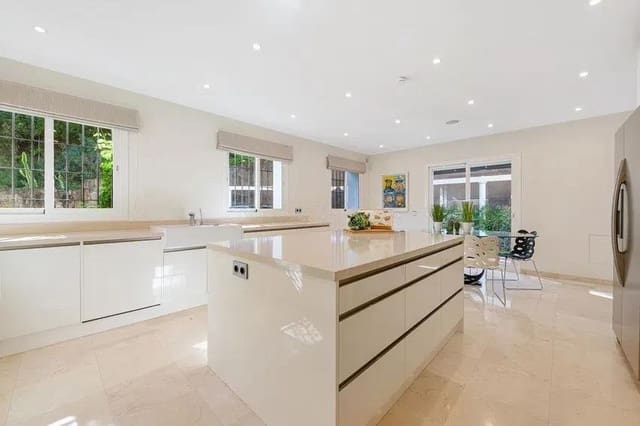 5 Zimmer Villa zu verkaufen in Istán mit Pool Garage - 2.795.000 € (Ref: 9695241)