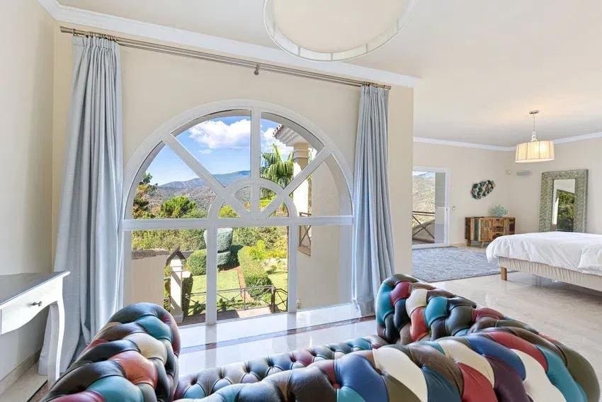 5 bedroom Villa for sale in Istan with pool garage - € 2,795,000 (Ref: 9695241)