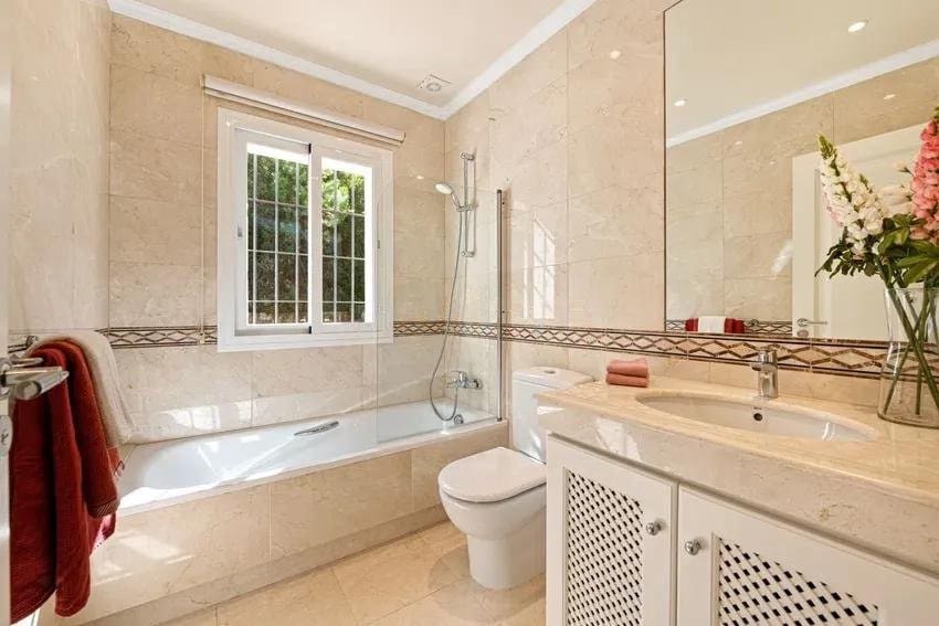 5 bedroom Villa for sale in Istan with pool garage - € 2,795,000 (Ref: 9695241)