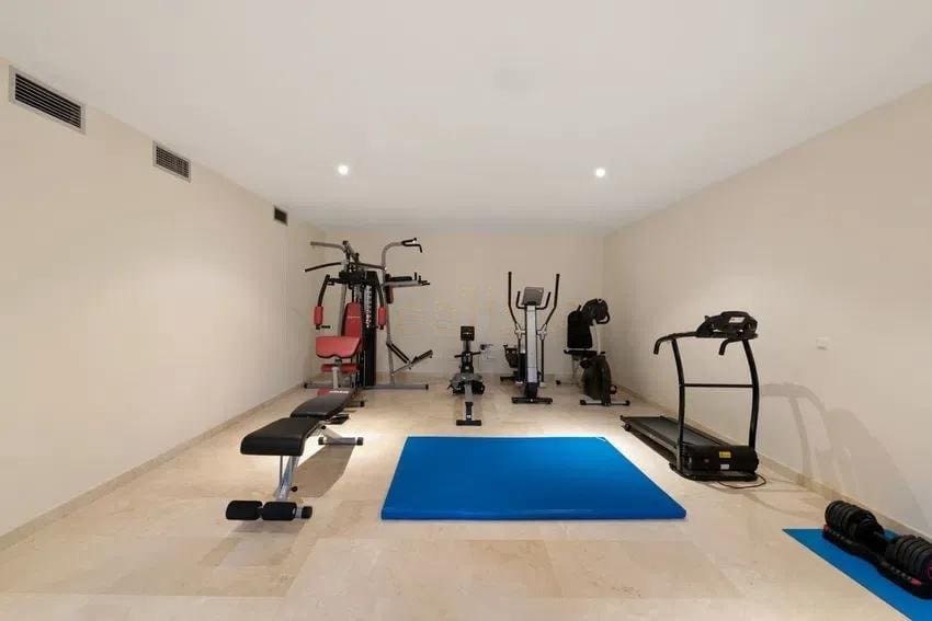 5 bedroom Villa for sale in Istan with pool garage - € 2,795,000 (Ref: 9695241)