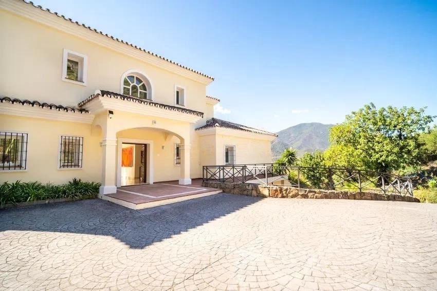 5 bedroom Villa for sale in Istan with pool garage - € 2,795,000 (Ref: 9695241)