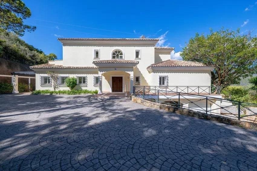 5 bedroom Villa for sale in Istan with pool garage - € 2,795,000 (Ref: 9695241)