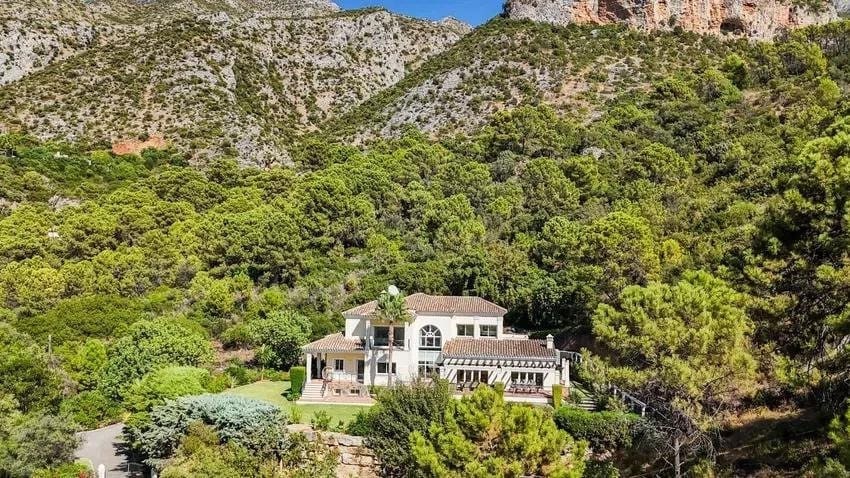 5 bedroom Villa for sale in Istan with pool garage - € 2,795,000 (Ref: 9695241)