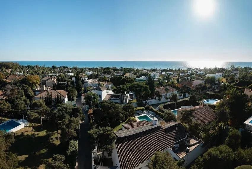 3 makuuhuone Huvila myytävänä paikassa Marbella mukana uima-altaan 
autotalli - 1 995 000 € (Ref: 9695242)