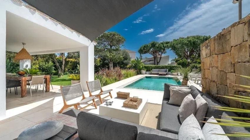 3 makuuhuone Huvila myytävänä paikassa Marbella mukana uima-altaan 
autotalli - 1 995 000 € (Ref: 9695242)