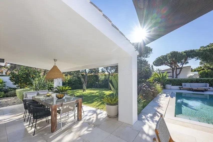 3 bedroom Villa for sale in Marbella with pool garage - € 1,995,000 (Ref: 9695242)