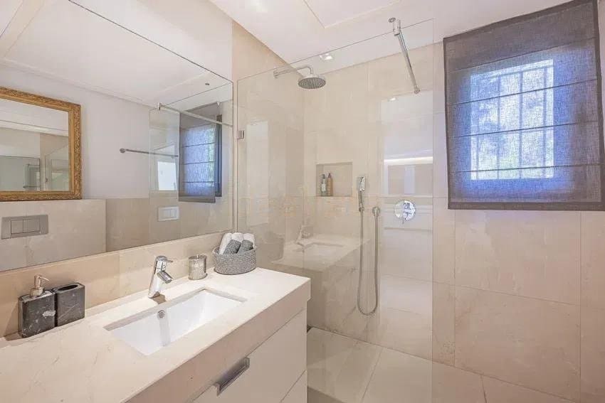 3 bedroom Villa for sale in Marbella with pool garage - € 1,995,000 (Ref: 9695242)