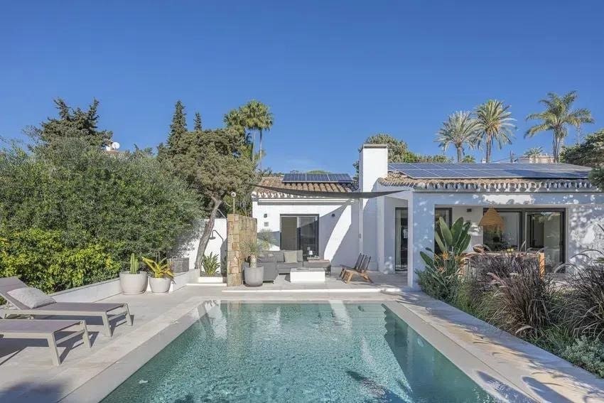 3 bedroom Villa for sale in Marbella with pool garage - € 1,995,000 (Ref: 9695242)