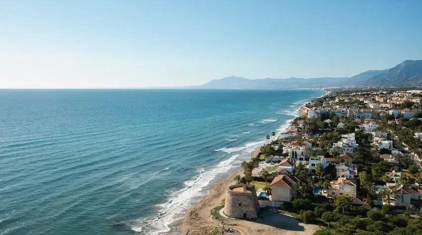 3 bedroom Villa for sale in Marbella with pool garage - € 1,995,000 (Ref: 9695242)