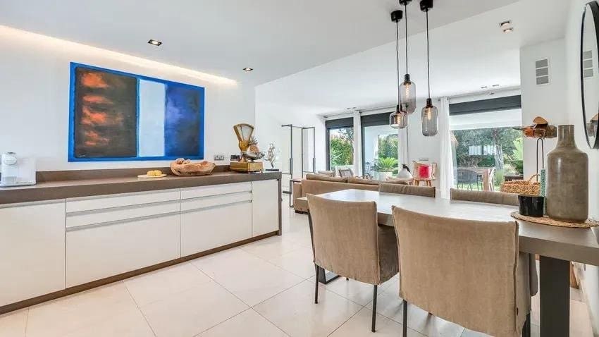 3 bedroom Villa for sale in Marbella with pool garage - € 1,995,000 (Ref: 9695242)