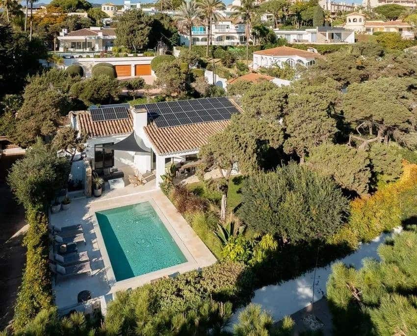 3 bedroom Villa for sale in Marbella with pool garage - € 1,995,000 (Ref: 9695242)