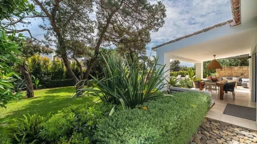 3 bedroom Villa for sale in Marbella with pool garage - € 1,995,000 (Ref: 9695242)