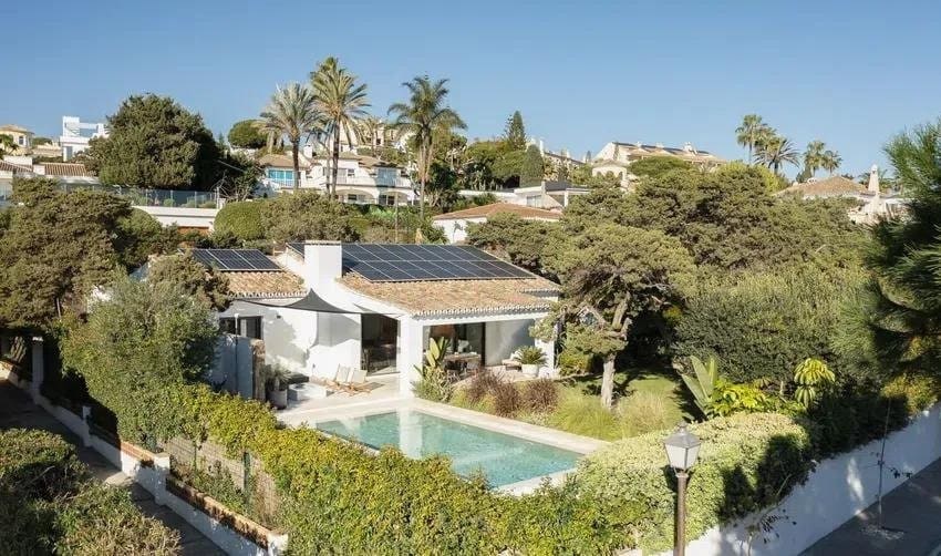 3 bedroom Villa for sale in Marbella with pool garage - € 1,995,000 (Ref: 9695242)
