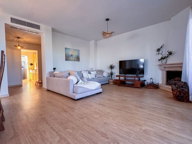 3 soveværelse Semi-Rækkehus til salg i La Alcaidesa med swimmingpool - € 620.000 (Ref: 9695243)