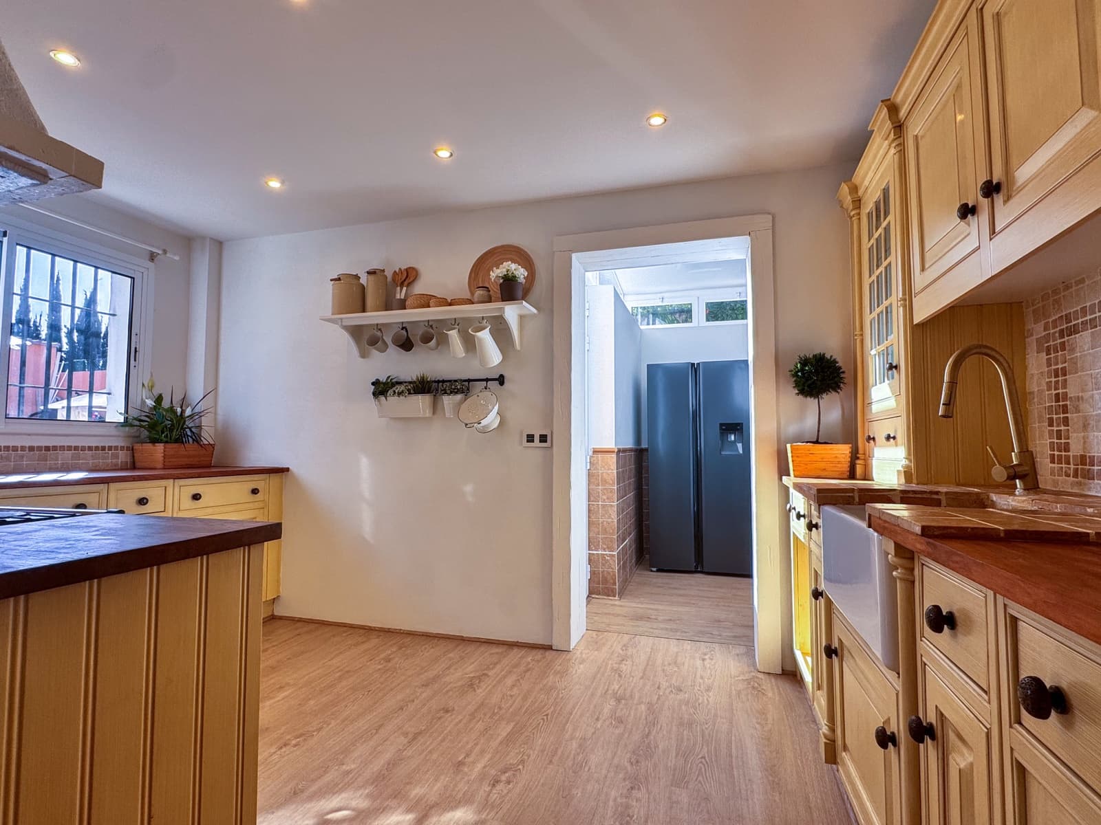 3 soveværelse Semi-Rækkehus til salg i La Alcaidesa med swimmingpool - € 620.000 (Ref: 9695243)