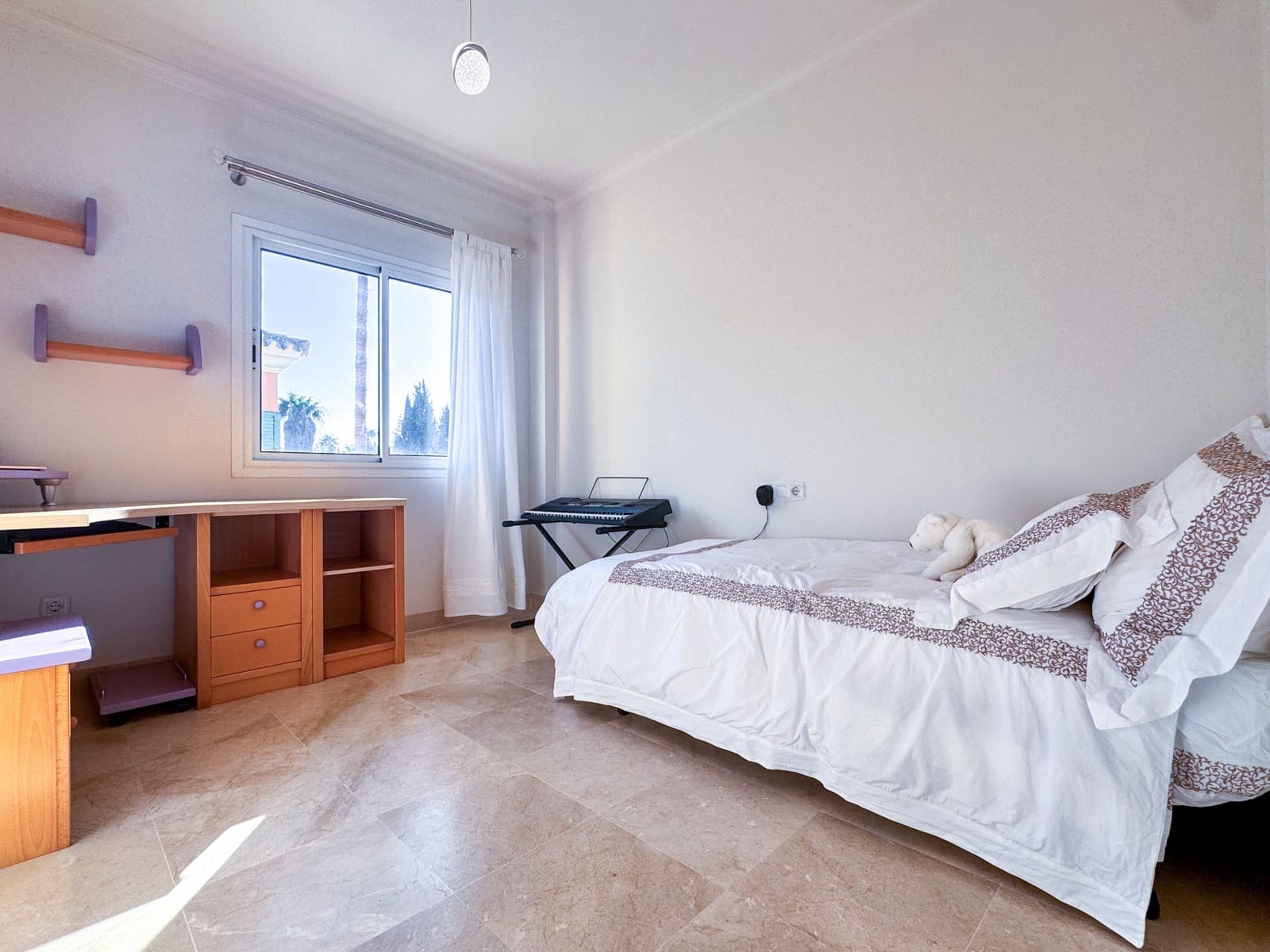 3 soveværelse Semi-Rækkehus til salg i La Alcaidesa med swimmingpool - € 620.000 (Ref: 9695243)