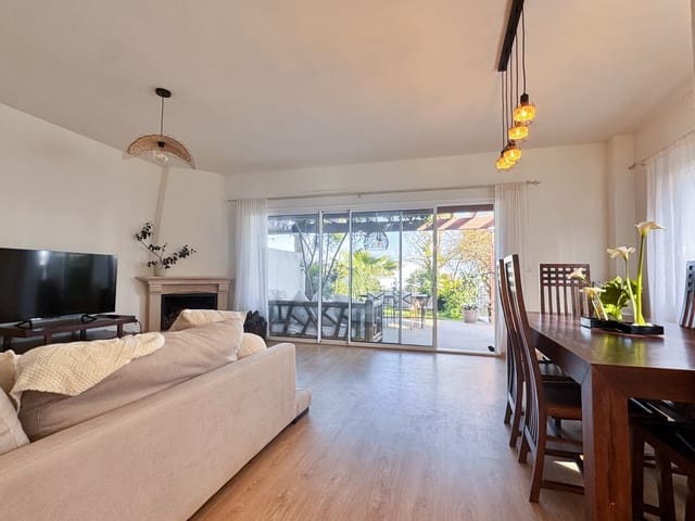 3 soveværelse Semi-Rækkehus til salg i La Alcaidesa med swimmingpool - € 620.000 (Ref: 9695243)