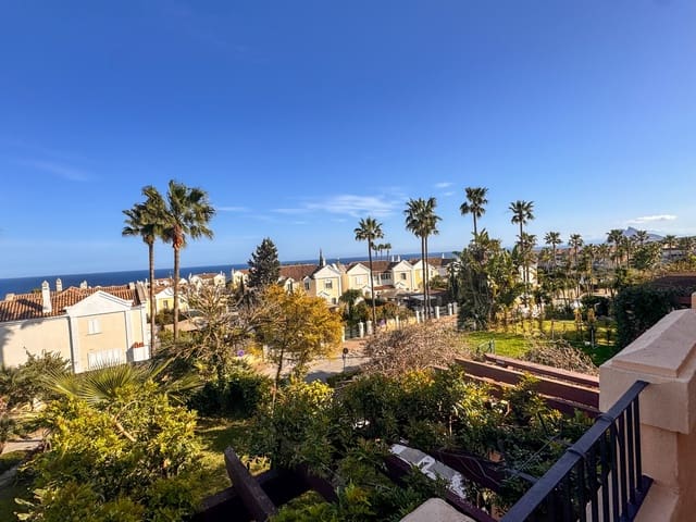 3 soveværelse Semi-Rækkehus til salg i La Alcaidesa med swimmingpool - € 620.000 (Ref: 9695243)