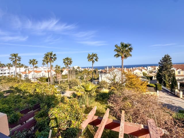 3 soveværelse Semi-Rækkehus til salg i La Alcaidesa med swimmingpool - € 620.000 (Ref: 9695243)