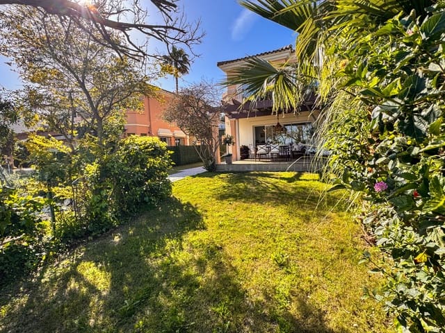 3 soveværelse Semi-Rækkehus til salg i La Alcaidesa med swimmingpool - € 620.000 (Ref: 9695243)