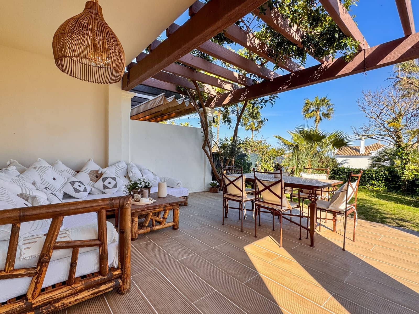 3 soveværelse Semi-Rækkehus til salg i La Alcaidesa med swimmingpool - € 620.000 (Ref: 9695243)