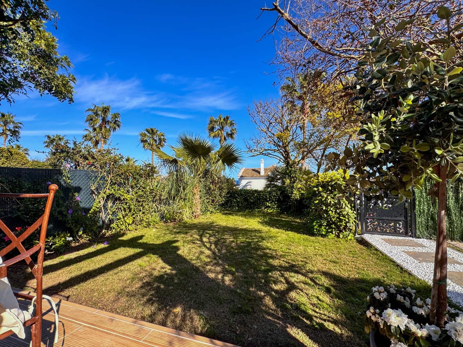 3 soveværelse Semi-Rækkehus til salg i La Alcaidesa med swimmingpool - € 620.000 (Ref: 9695243)