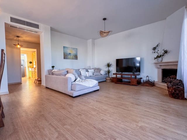 3 sypialnia Dom blizniak na sprzedaż w La Alcaidesa z basenem - 620 000 € (Ref: 9695243)