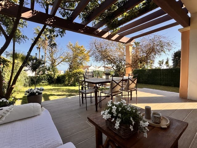 3 sypialnia Dom blizniak na sprzedaż w La Alcaidesa z basenem - 620 000 € (Ref: 9695243)