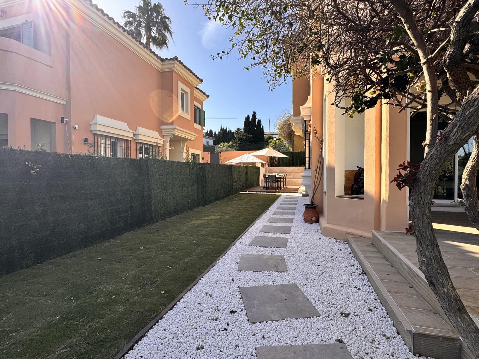 3 soveværelse Semi-Rækkehus til salg i La Alcaidesa med swimmingpool - € 599.000 (Ref: 9695243)