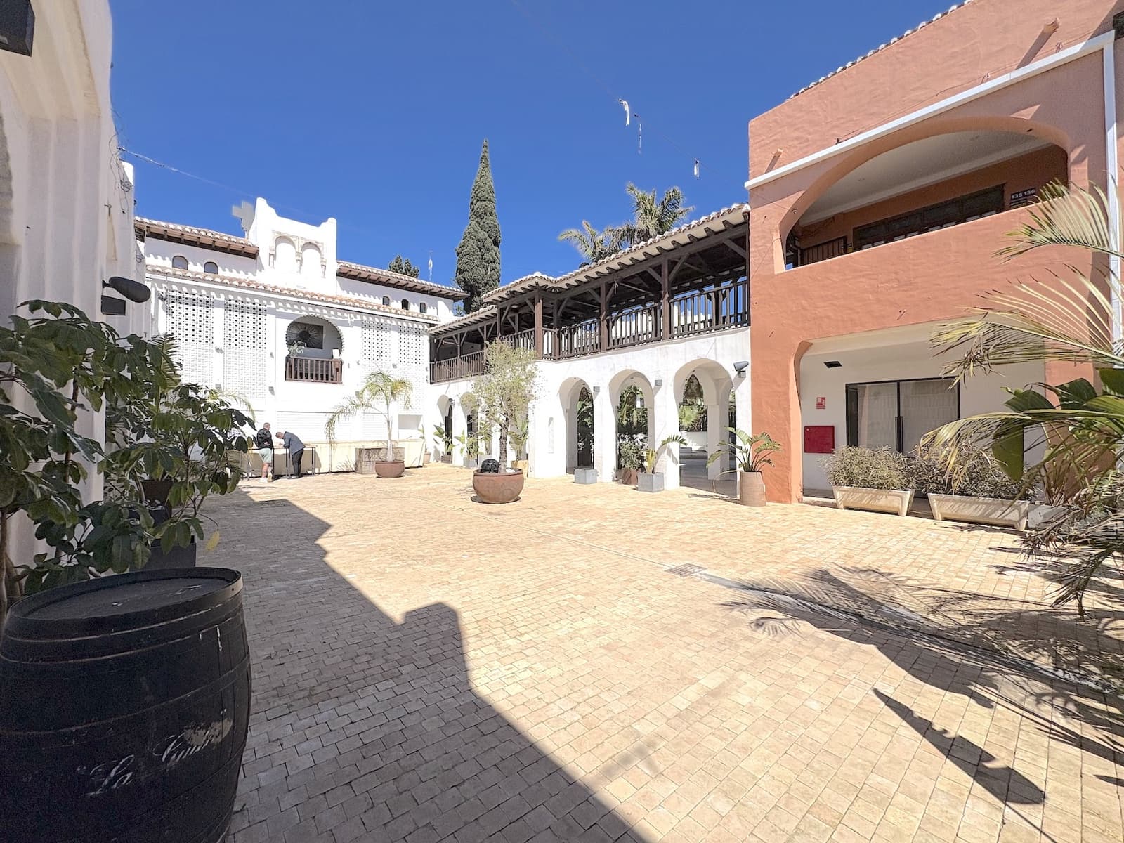 Commercial for sale in Calahonda with garage - € 299,000 (Ref: 9701518)