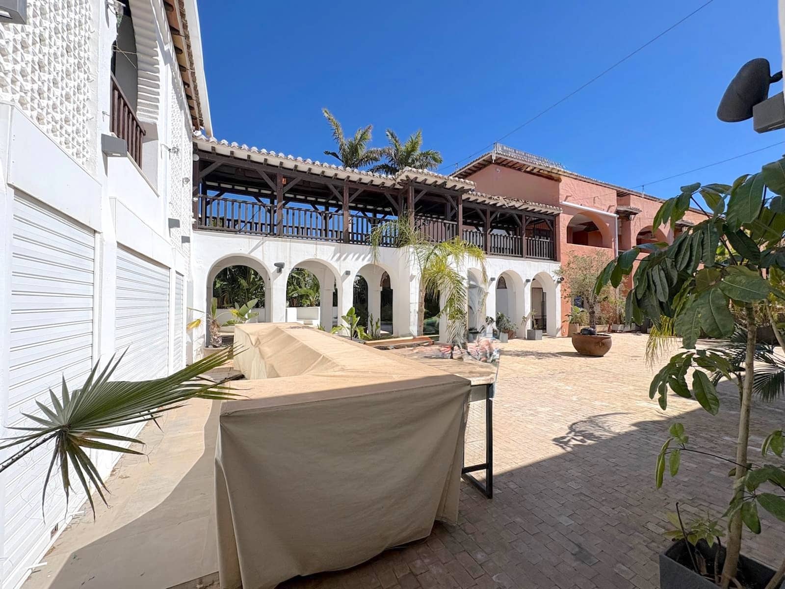 Commercial for sale in Calahonda with garage - € 299,000 (Ref: 9701518)