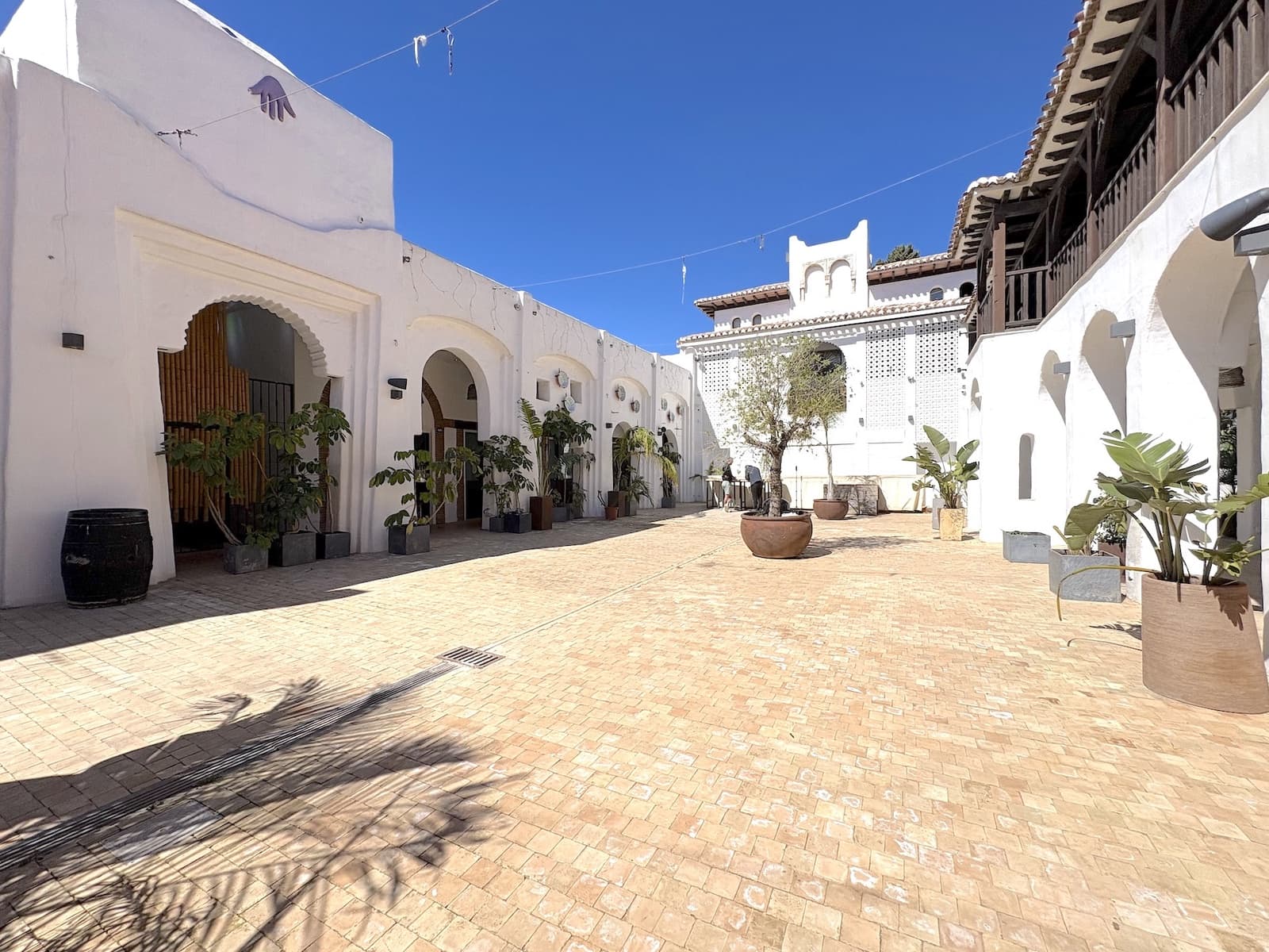 Commercial for sale in Calahonda with garage - € 299,000 (Ref: 9701518)