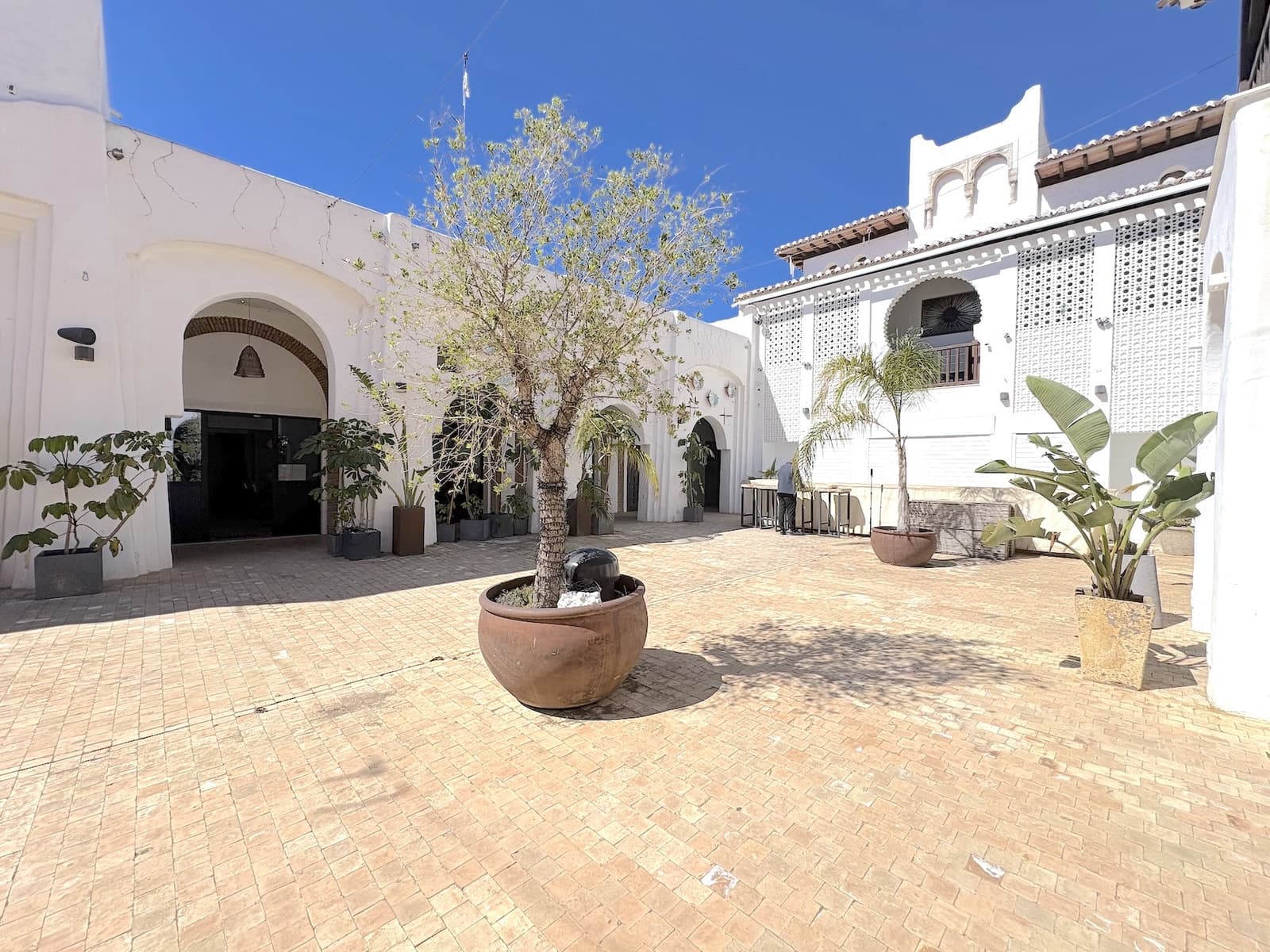 Commercial for sale in Calahonda with garage - € 299,000 (Ref: 9701518)