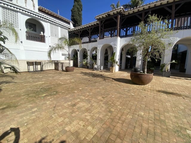 Commercial for sale in Calahonda, Mijas with garage - € 299,000 (Ref: 9701518)