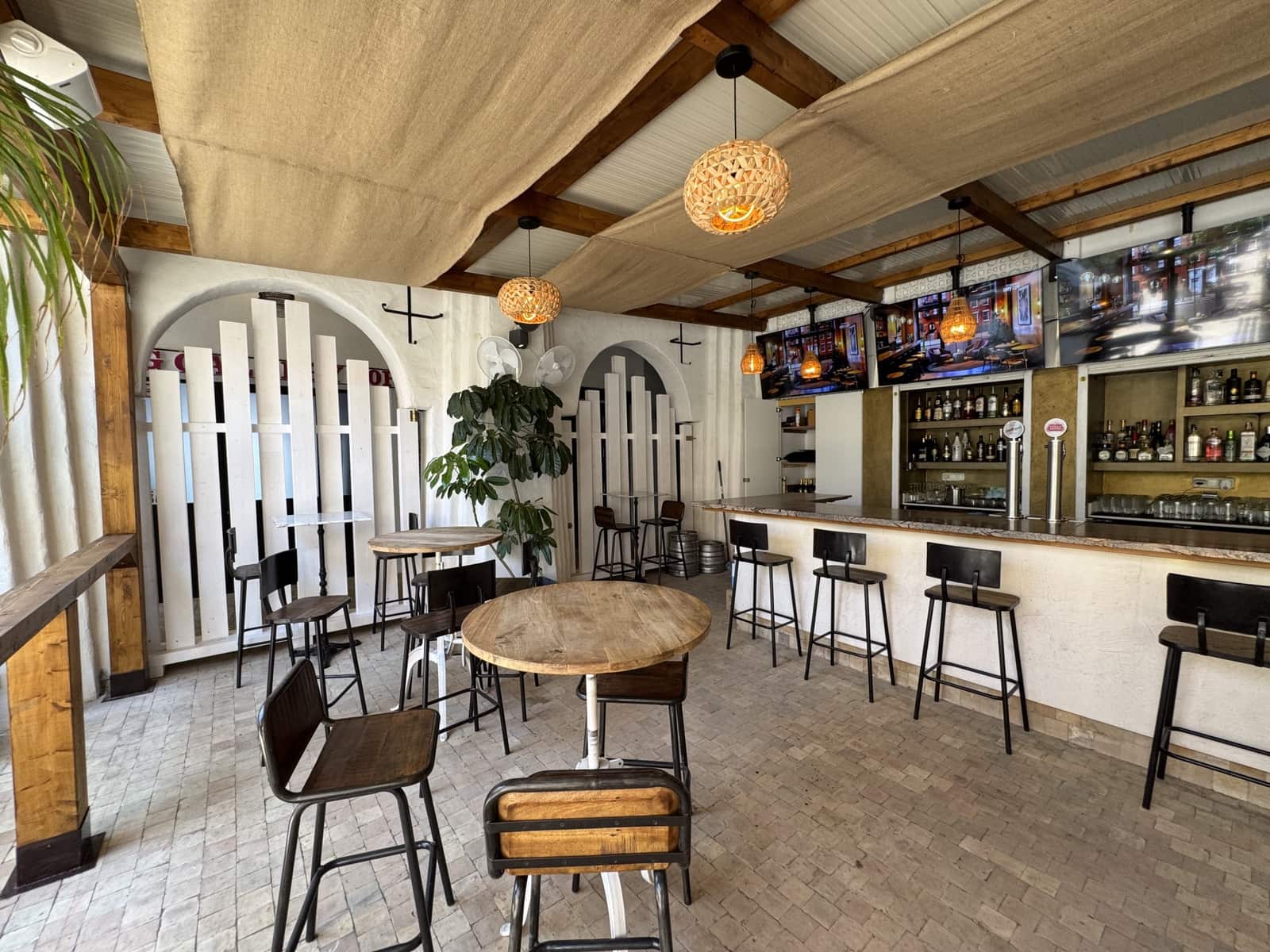 Commercieel te koop in Calahonda met garage - € 499.000 (Ref: 9701518)