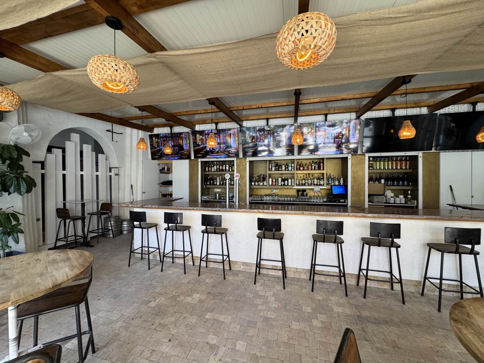 Commercieel te koop in Calahonda met garage - € 499.000 (Ref: 9701518)