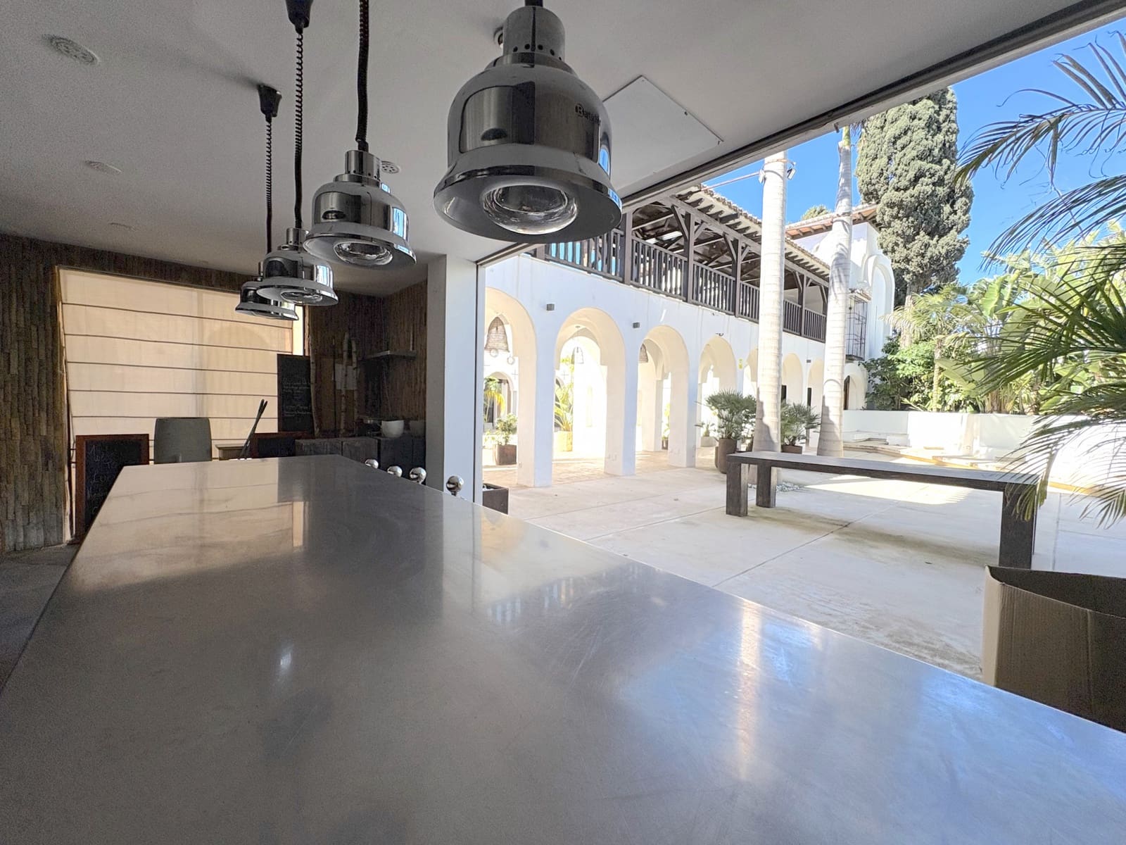 Commercial for sale in Calahonda - € 299,000 (Ref: 9701519)