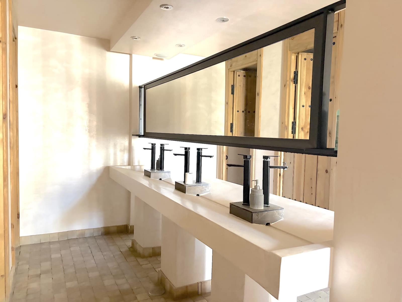 Commercial for sale in Calahonda - € 299,000 (Ref: 9701519)