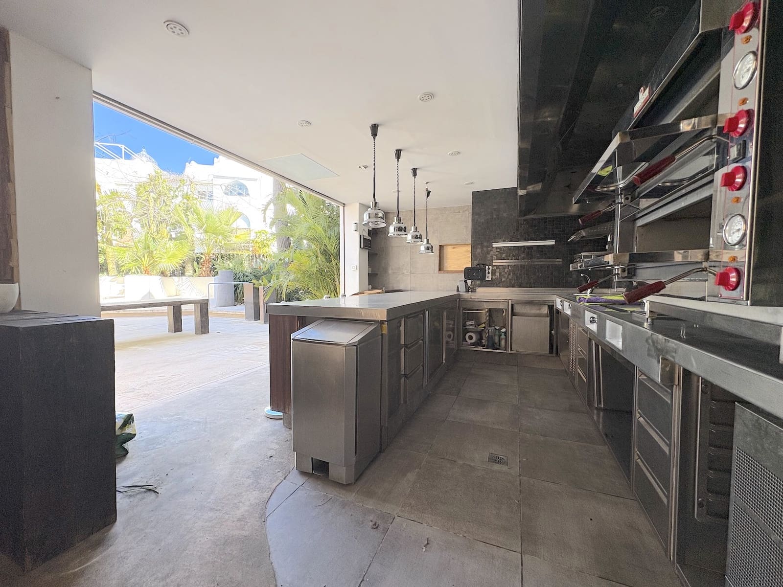 Commercial for sale in Calahonda - € 299,000 (Ref: 9701519)