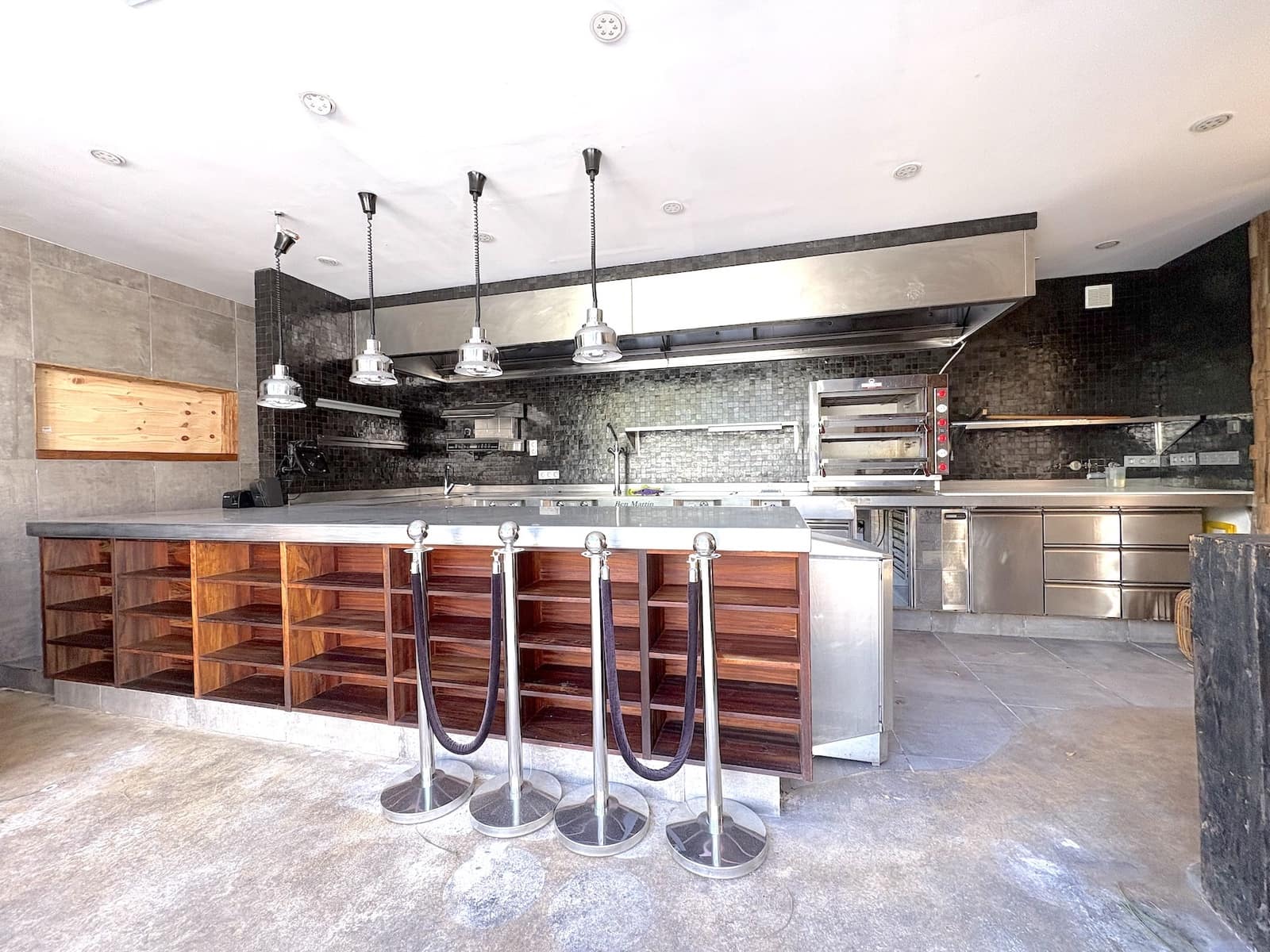 Commercial for sale in Calahonda - € 299,000 (Ref: 9701519)