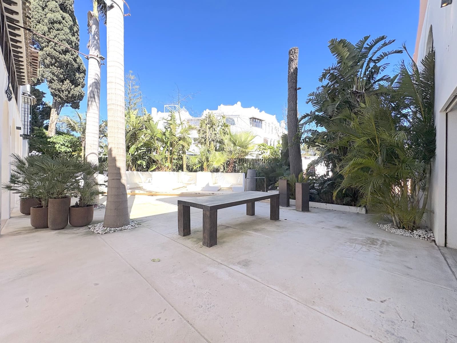 Commercial for sale in Calahonda - € 299,000 (Ref: 9701519)