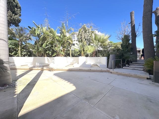 Commercial for sale in Calahonda, Mijas - € 299,000 (Ref: 9701519)