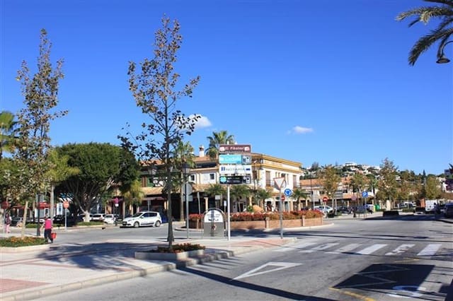 Commercial for sale in La Cala de Mijas, Mijas with garage - € 950,000 (Ref: 9711894)
